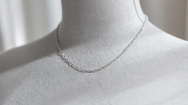 Les meilleurs colliers en argent pour rehausser votre look